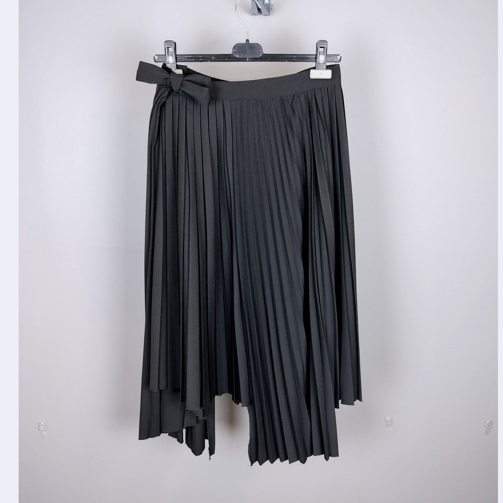 Legally Red Pleated Asymmetrical Handkerchief Skirt Womens S Black Bow Detail